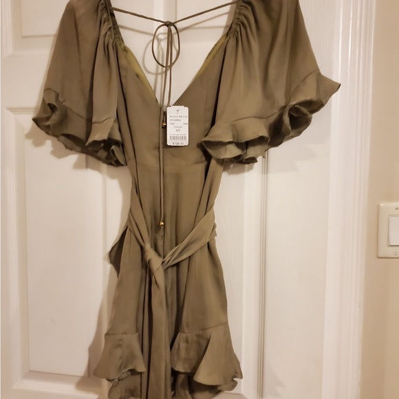 Fluted V neck Mini Dress - Picture 3 of 11